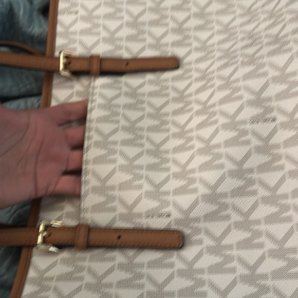 Sold - Picture 6 of 6